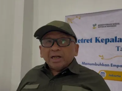 Staf Ahli Menteri Bidang Perubahan dan Dinamika Sosial Kemensos Edi Suharto