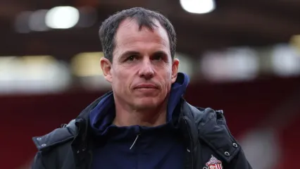 Sunderland boss Regis Le Bris warns his stars of Man United threat ahead of Saturday clash