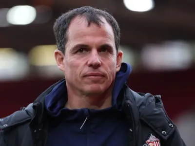 Sunderland boss Regis Le Bris warns his stars of Man United threat ahead of Saturday clash