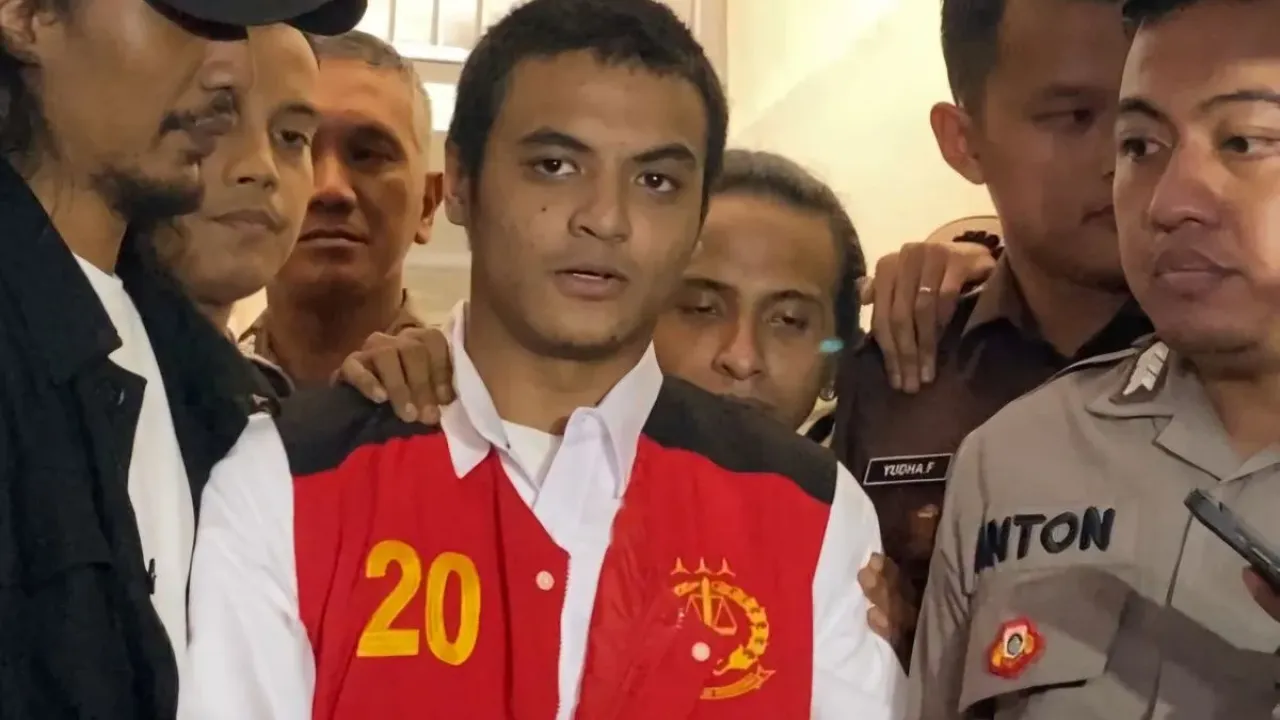Terdakwa Vadel Badjideh dituntut 12 tahun penjara dalam kasus asusila anak Nikita Mirzani di Pengadilan Negeri Jakarta Selatan, Senin (1/9/2025).