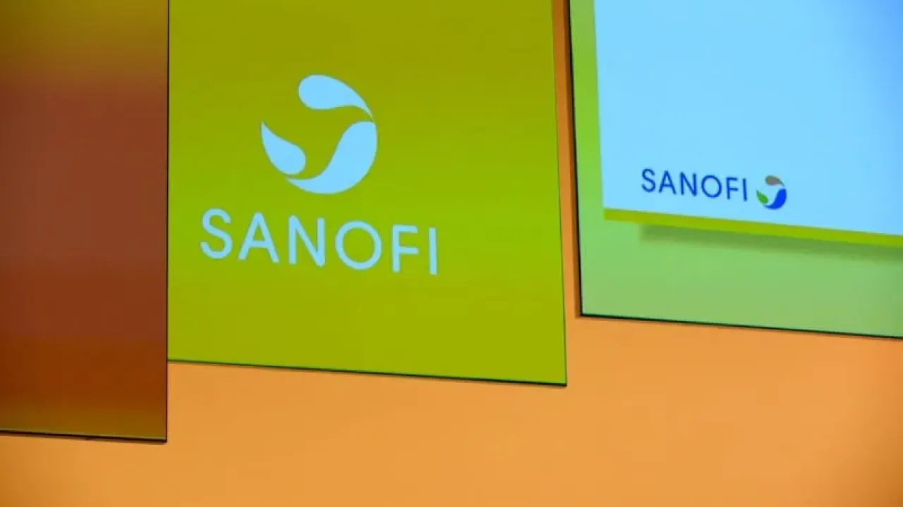 The logo of the French drug manufacturer Sanofi, taken during a general meeting of the pharmaceutical company. Eric Piermont/AFP/dpa
