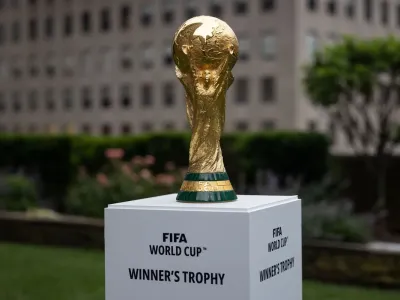 Trofi Piala Dunia ditampilkan pada acara di New York setelah pengumuman Piala Dunia FIFA 2026 pada 16 Juni 2022.