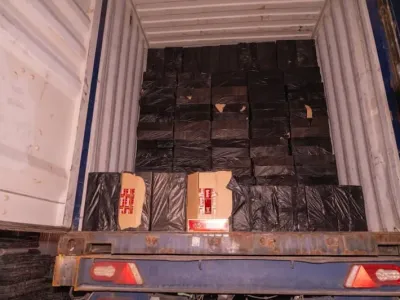 Two suspects arrested after smuggling 80,000 cigarettes disguised as tissues. (photo credit: Police Spokesperson )