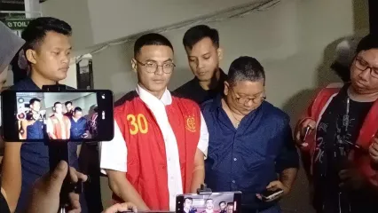 Vadel Badjideh memberikan pernyataan setelah sidang di Pengadilan Negeri Jakarta Selatan, Rabu (3/7/2025).