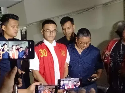Vadel Badjideh memberikan pernyataan setelah sidang di Pengadilan Negeri Jakarta Selatan, Rabu (3/7/2025).