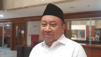 Wakil Ketua Komisi X DPR RI Lalu Hadrian Irfani saat ditemui di Gedung DPR RI, Selasa (22/4/2025).
